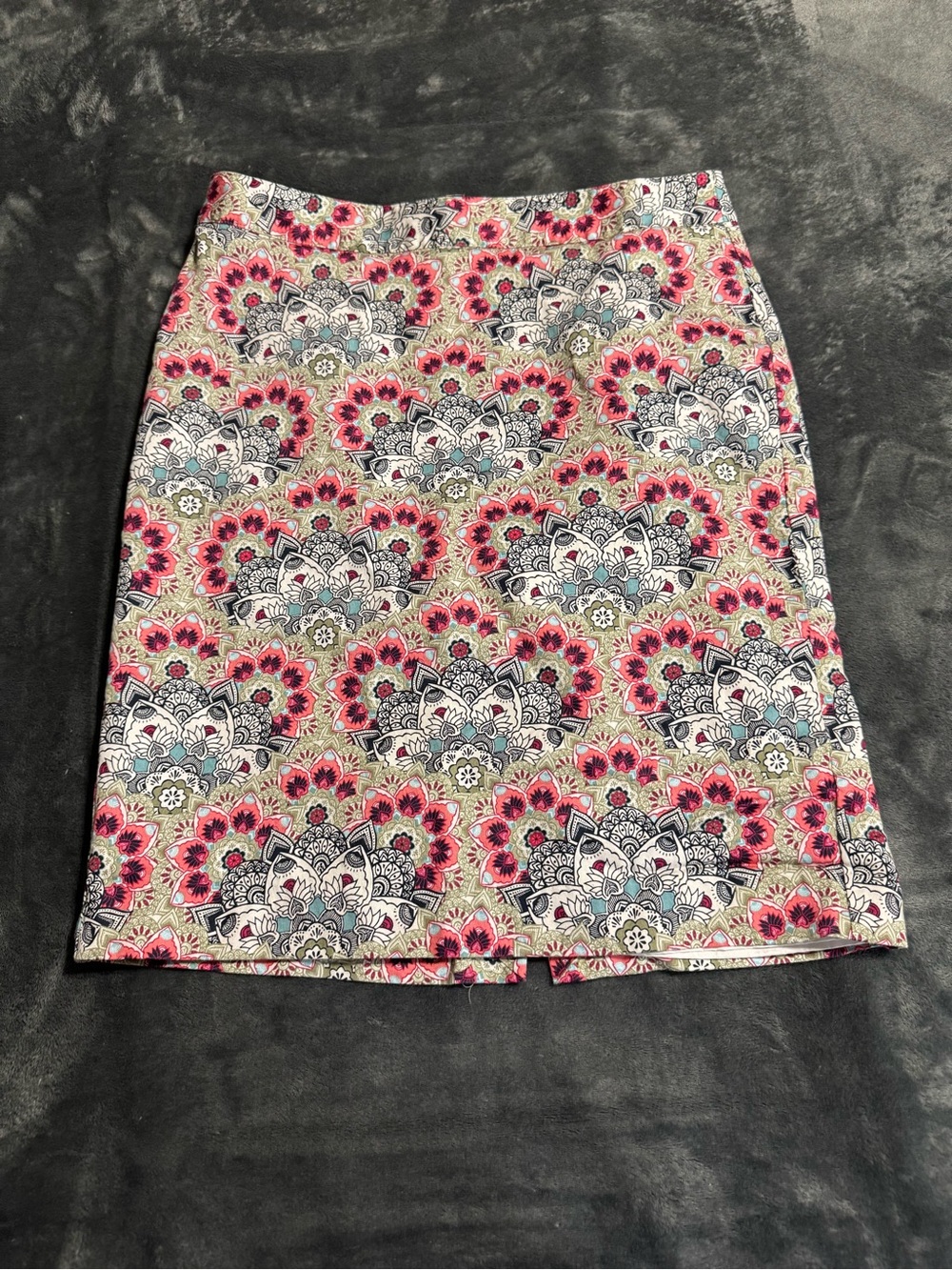 Van Heusen Skirt Size 8 Multicolor Geometric Knee Length Lined Slit Pencil